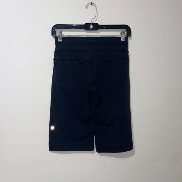 Lululemon Women's Black Shorts - Size 2 - Picture 5 of 8